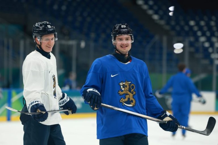 Olympic men’s hockey scores today: Slovakia plays Finland, Sweden faces Italy